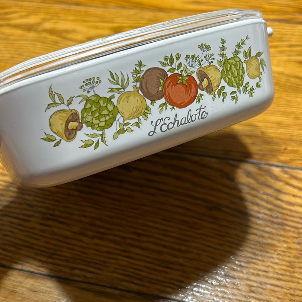 Vintage Corning Ware 1 qt. Casserole dish with lid.  Spice of Life pattern.